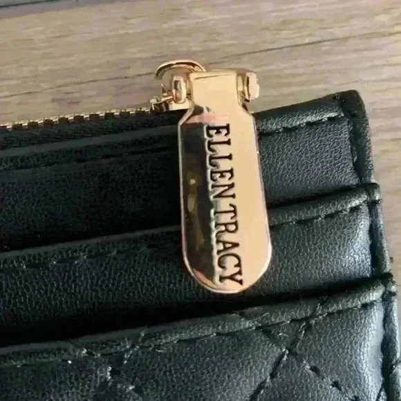 Ellen Tracy Quilted Coin Purse Credit Card ID Wallet Black Zip Pre Owned - Picture 7 of 8